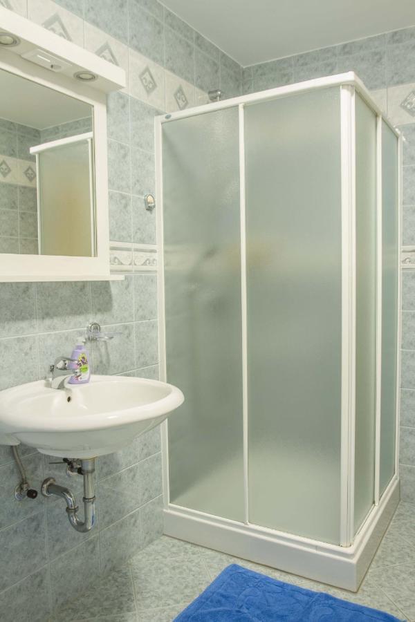 Apartments Pri Marjetki 采尔克诺 外观 照片