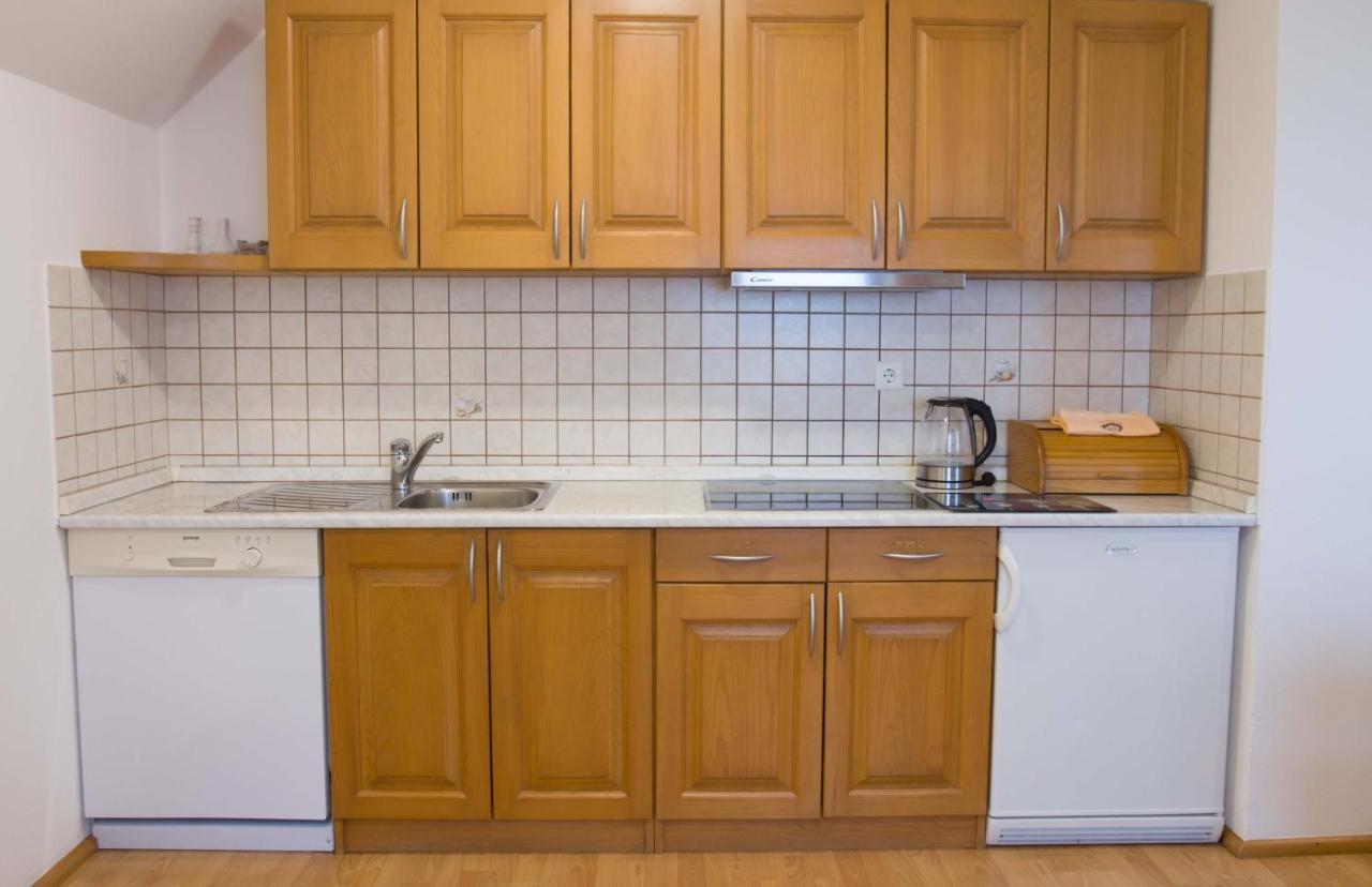 Apartments Pri Marjetki 采尔克诺 外观 照片